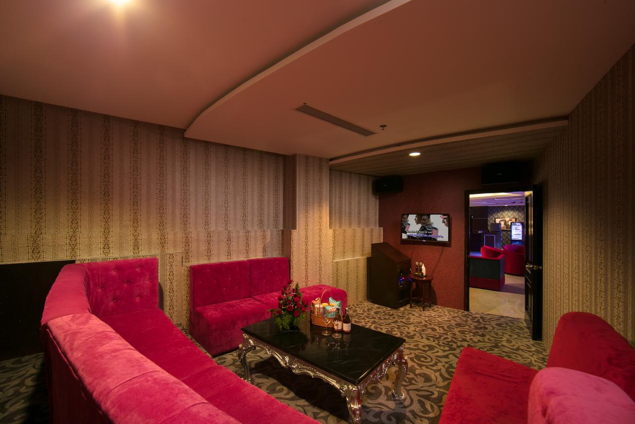 Phòng karaoke với trang thiết bị hiện đại cùng không gian riêng tư